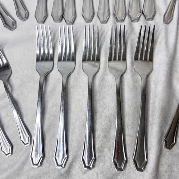 Paula Deen 24-Piece Stainless Steel Flatware Set Silverware - Picture 3 of 15